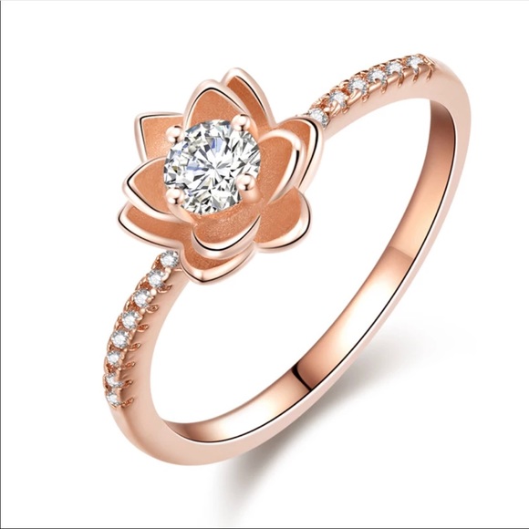 Jewelry - Gorgeous flower Ring